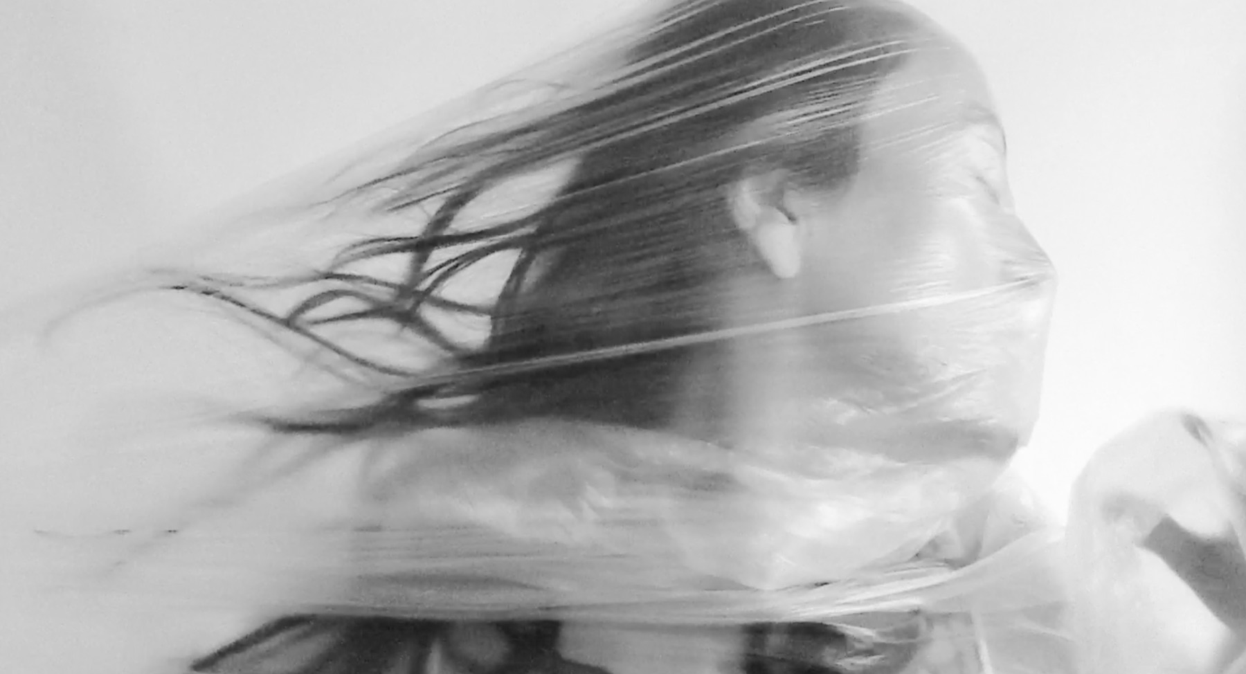 Un-veil, video performance by Liza Szatola